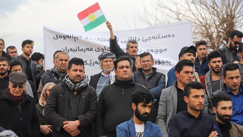 Iraqi Kurds hold a rally to protest corruption and scarcity of services, in Freedom square in the northern city of Sulaimaniyah [Shwan Mohammed/AFP]