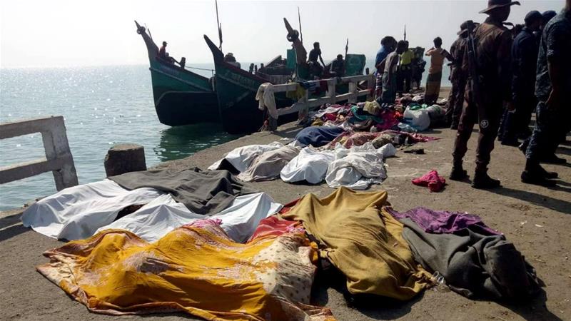 Bangladeş haftalarca yüz yüze gelen ancak iki düzineden fazla kişinin öldüğü yüzlerce Rohingya'yı kurtardı. Şubat ayında, Malezya'ya ulaşmaya çalışırken en az 15 Rohingya teknesi Bengal Körfezi'nde alabora olduktan sonra boğuldu [Dosya: Stringer / EPA]
