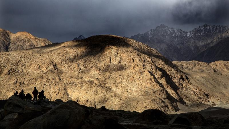 Los soldados indios y chinos están en un amargo enfrentamiento en la remota y pintoresca región de Ladakh [Manish Swarup / AP Photo]
