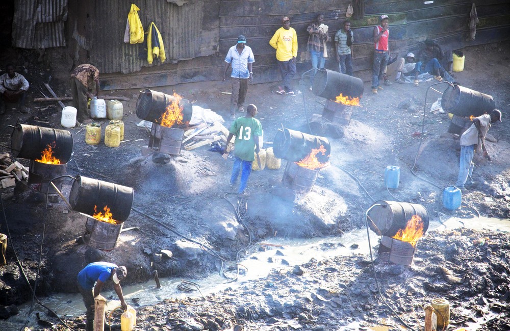 Changaa brewers at work in Mathare. 
