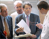 French health minister Mattei (2nd R) has resisted calls to resign