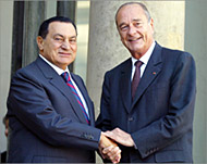 President Husni Mubarak (L) with French President Jacques Chirac earlier this month