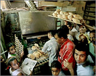 Egyptians scramble to grab breadstraight off the oven
