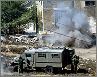 Israeli soldiers routinely demolishPalestinian houses