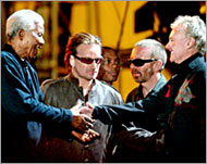 Mandela (L), Bono (2nd L) Dave Stewart & Queen's Roger Taylor 