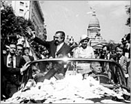 
(FILES) President elect Raul Alfonsinwaves to crowd back in 1983 (FILES) President elect Raul Alfonsinwaves to crowd back in 1983 