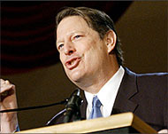 
Former US Vice President Al Goreendorses Dean's candidacyFormer US Vice President Al Goreendorses Dean's candidacy