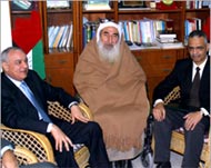 Hamas spiritual leader Shaikh Ahmad Yasin with members of the Egyptian delegation