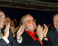 Lead scientist Prof Colin Pillinger (C)applauds after Beagle 2's separationapplauds after Beagle 2's separation
