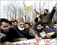 Sayyid Gilani (2nd L) has come outagainst the two-way dialogue
