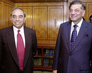 Pakistan's Foreign Secretary RiazKhokhar (R) with his Indian counterpart Shashank 