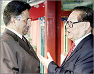 Jiang Zemin (R) handed over thepresidency in November 2002