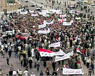 Baghdad demonstrators holdbanners: ''No to random killing''