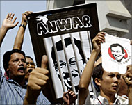 Supporters of Anwar, a political detainee, demand his release