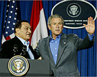 Allies Egyptian President Husni Mubarak (L) with Bush 