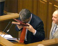 Ignoring the dispute, Yushchenkohas already sworn himself in