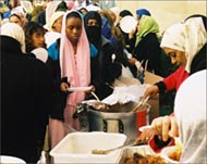 Community meals held to givenon-Muslims a glimpse of Islam