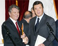 Yushchenko (L) and Yanukovichnow await the top court's ruling