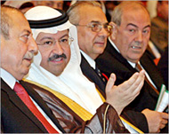 Ghazi al-Yawar (in white) blames Syria for Iraq's recent instability