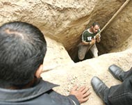 Palestinian policemen have beenclosing tunnels in Gaza