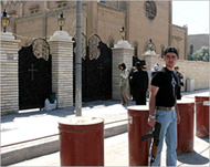 Armed guards protect Baghdadchurches after attacks in 2004