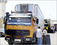 Syria has blocked Lebanese trucks at its border in a major trade blow 