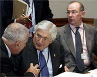 International envoy Wolfensohn (C) is brokering a Gaza deal