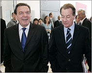 Schroeder (L) has been meeting SDP leader Muentefering