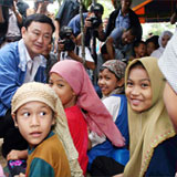 Thakin with Muslim childrenduring his tour of the south
