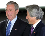 Bush met Japan's Prime MinisterJunichiro Koizumi (R)