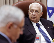 Prime Minister Sharon (R) willmeet Likud lawmakers on Monday