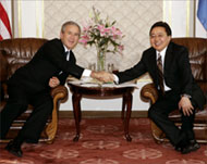 Bush met Mongolian PrimeMinister Tsakhia Elebegdorj (R)