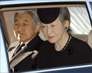 Japanese Emperor Akihito (L)and Empress Michiko 
