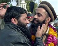 Freed Pakistani prisoners arrivedhome from India on Monday
