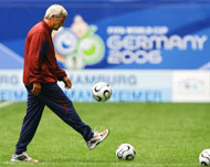 Still got it: Marcello Lippi jugglesa ball at Italian training