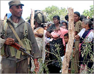 Sri Lankan troops open a checkpoint in Vavuniya