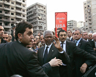 Kofi Annan tours war-damaged areas of southern Beirut