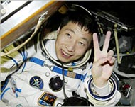 Yang Liwei becomes China's man in space