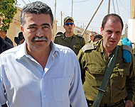Defence Minister Peretz (L) toois under fire over his conduct