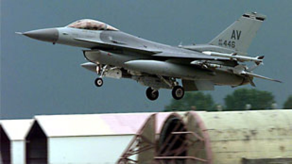 Zelenskky hails Biden’s decision on F-16 jet training for Ukraine