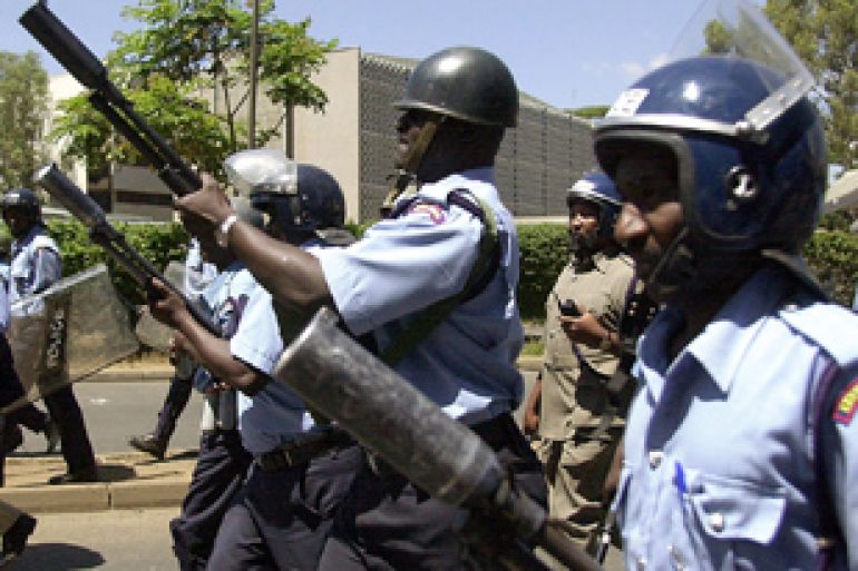Kenya police tear gas