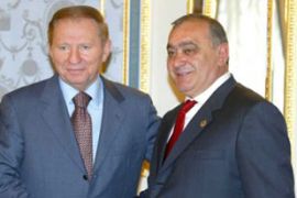 Armenian prime minister meets Leonid Kuchma