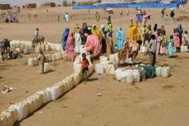 Sudan refugees line up for water
