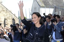 French Socialist Party presidential candidate Segolene Royal waves to the crowd during a visit, 04 May 2007 in Rosporden, western France [AFP]