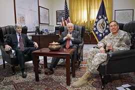 US Vice President Dick Cheney (C) meets with Gen. David Petraeus (R), commander of US forces in Iraq and US ambassador to Iraq, Ryan Crocker