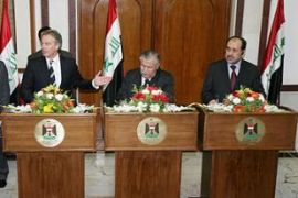British Prime Minister Tony Blair (L), Iraqi President Jalal Talabani (C) and Iraqi Prime Minister Nuri al-Maliki