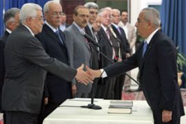 Fayyad shaker Abbas's hand