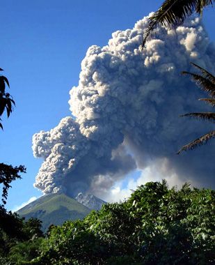 indonesia volcano Gamkonora