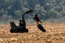 Robot picks up Palestinians body