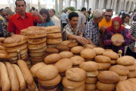 Tunisia - people buying bread